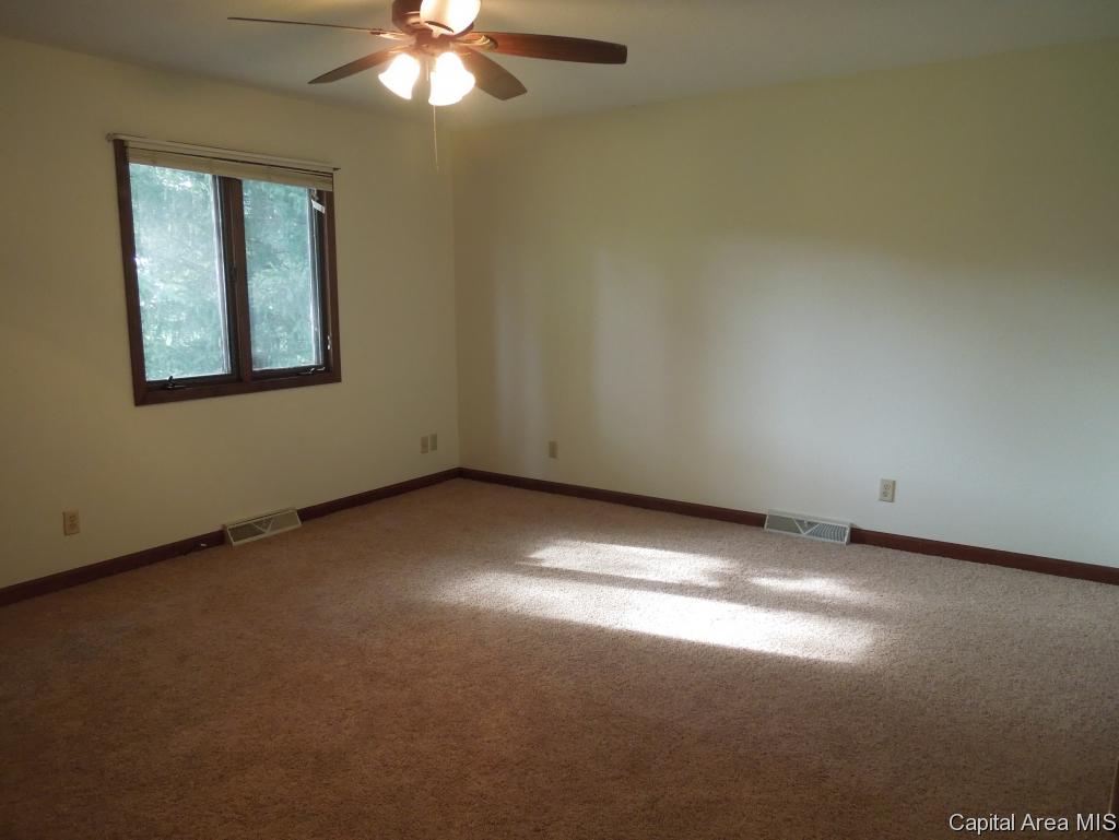 214 Trillium Lane Springfield, IL 62707 - Photo 12 of 27 Gallery Image 12