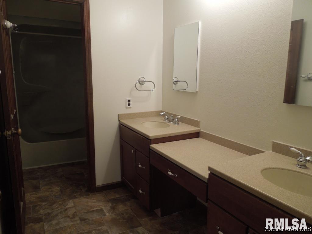 214 Trillium Lane Springfield, IL 62707 - Photo 14 of 27 Gallery Image 14