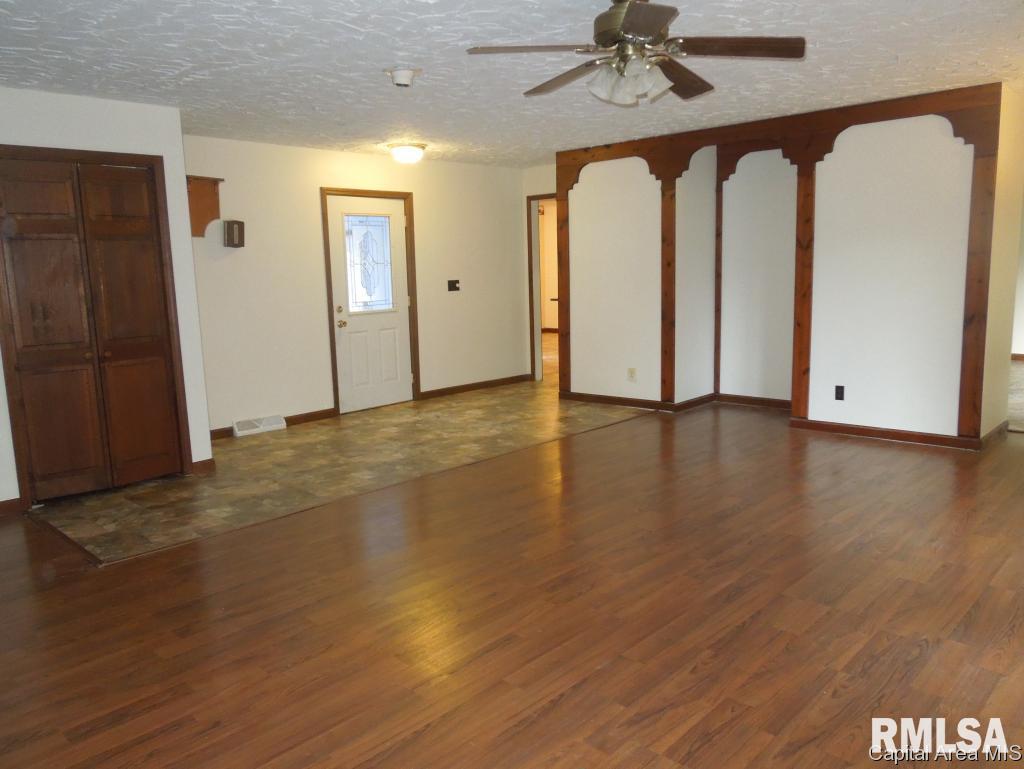 214 Trillium Lane Springfield, IL 62707 - Photo 8 of 27 Gallery Image 8