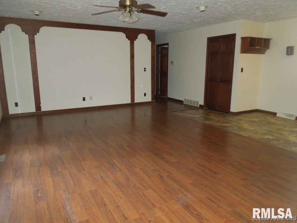 214 Trillium Lane Springfield, IL 62707 - Photo 9 of 27 Gallery Image 9