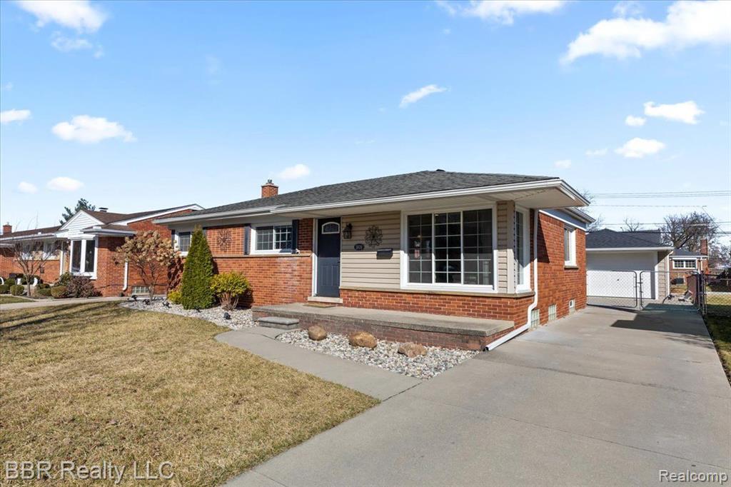 1809 West Longmeadow Road Trenton, MI 48183 - Photo 3 of 34 Gallery Image 3