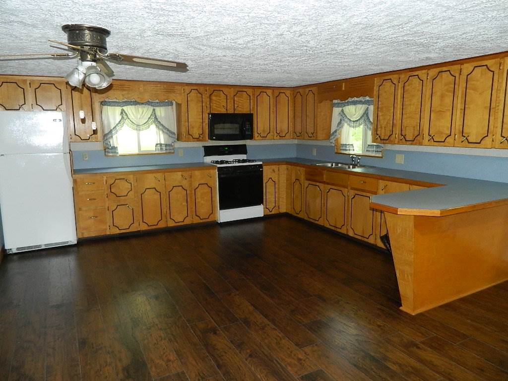 2280 South Loomis Road Mount Pleasant, MI 48858 - Photo 10 of 31 1863659-9.JPG