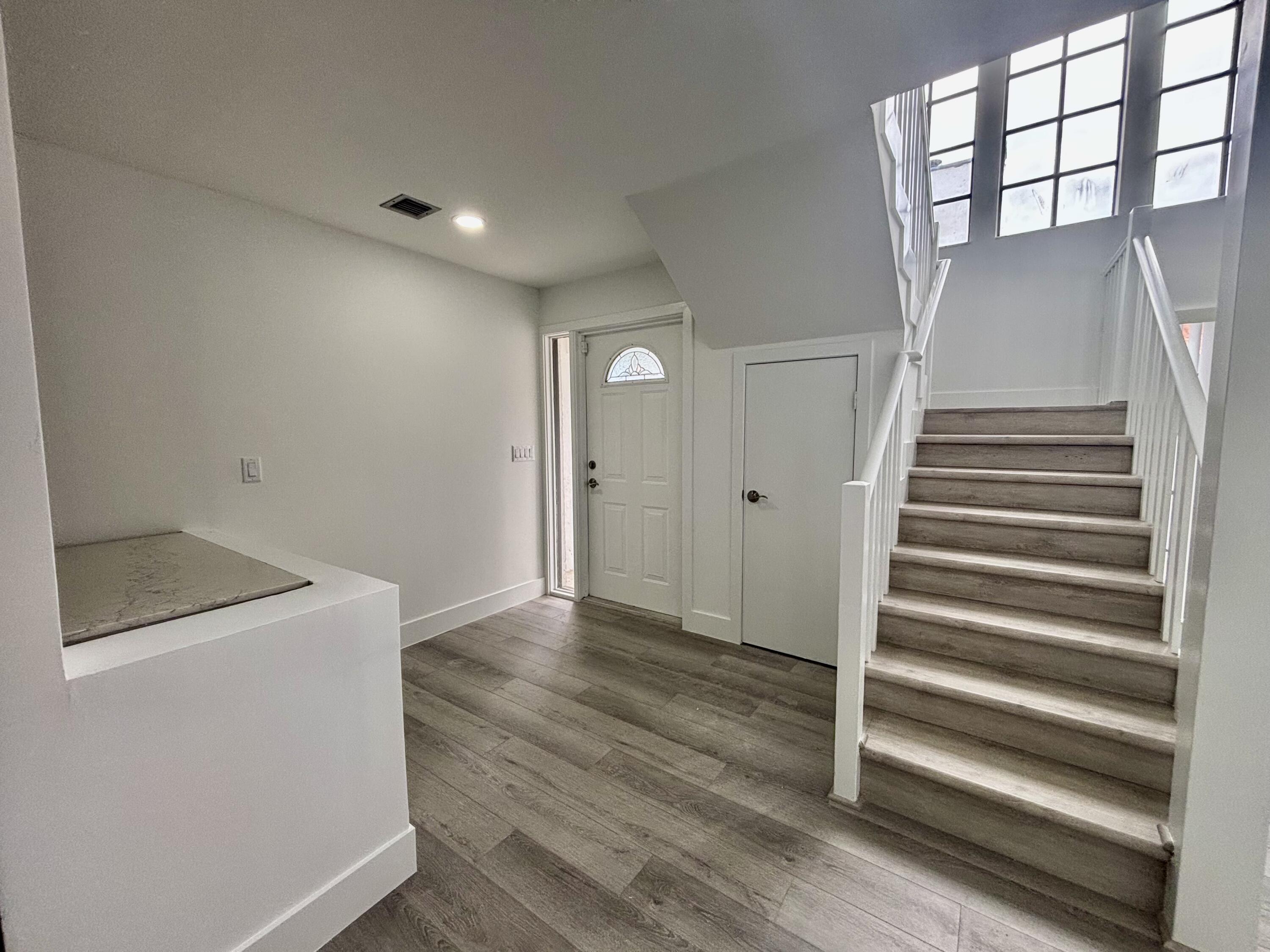 441 Northeast 38th Street Boca Raton, FL 33431 - Photo 7 of 35 Entry & Stairs