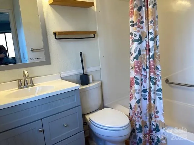 $190,000 | 11 Lake Drive, Unit B4, Hendersonville, NC 28739