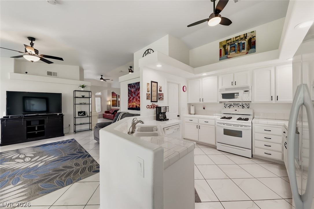 10 Rising Sun Court Henderson, NV 89074 - Photo 13 of 38