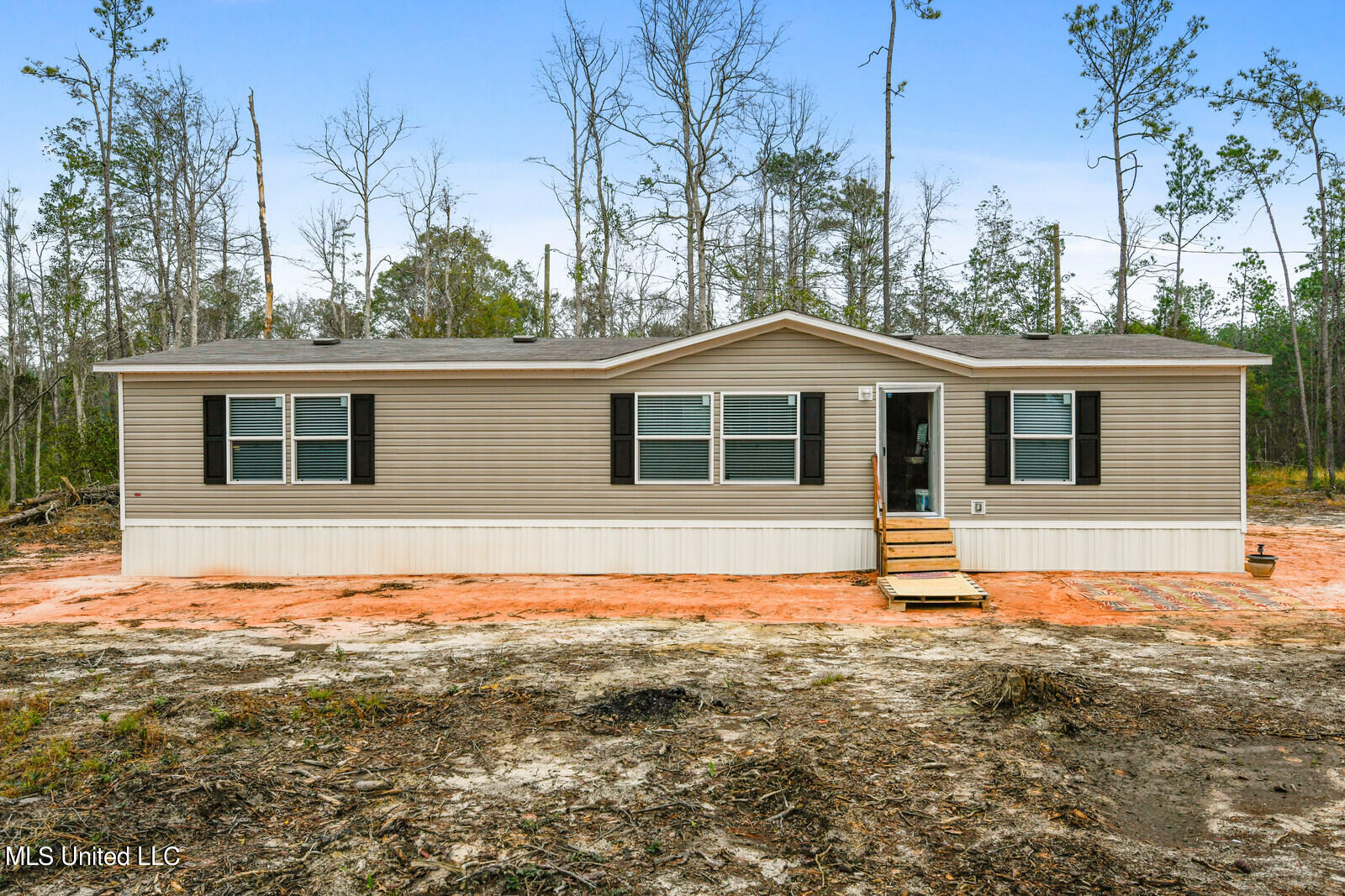 20485 White Road Vancleave, MS 39565 - Photo 2 of 18 002_1600x1067_mls_1600x1067