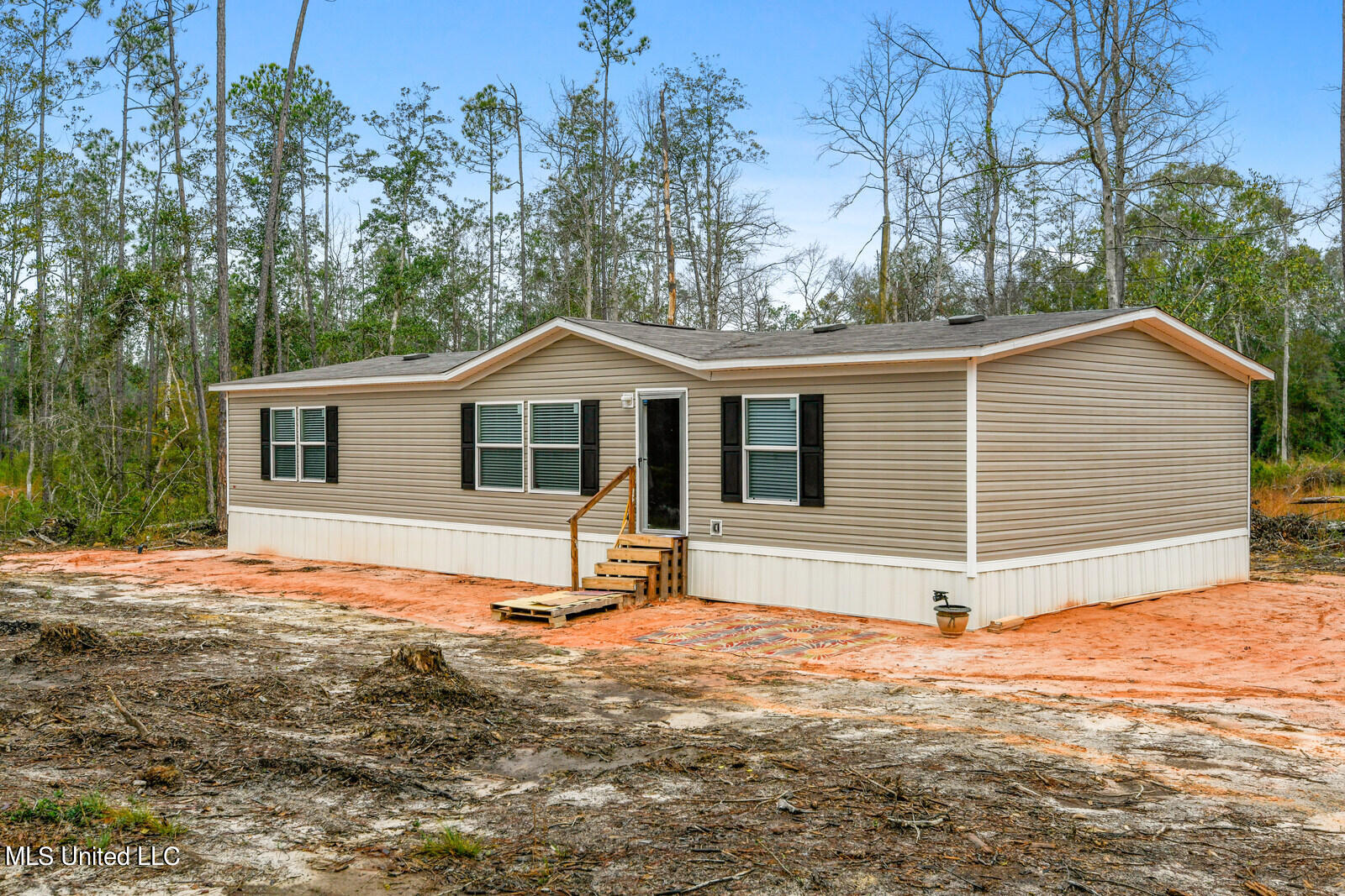 20485 White Road Vancleave, MS 39565 - Photo 4 of 18 004_1600x1067_mls_1600x1067