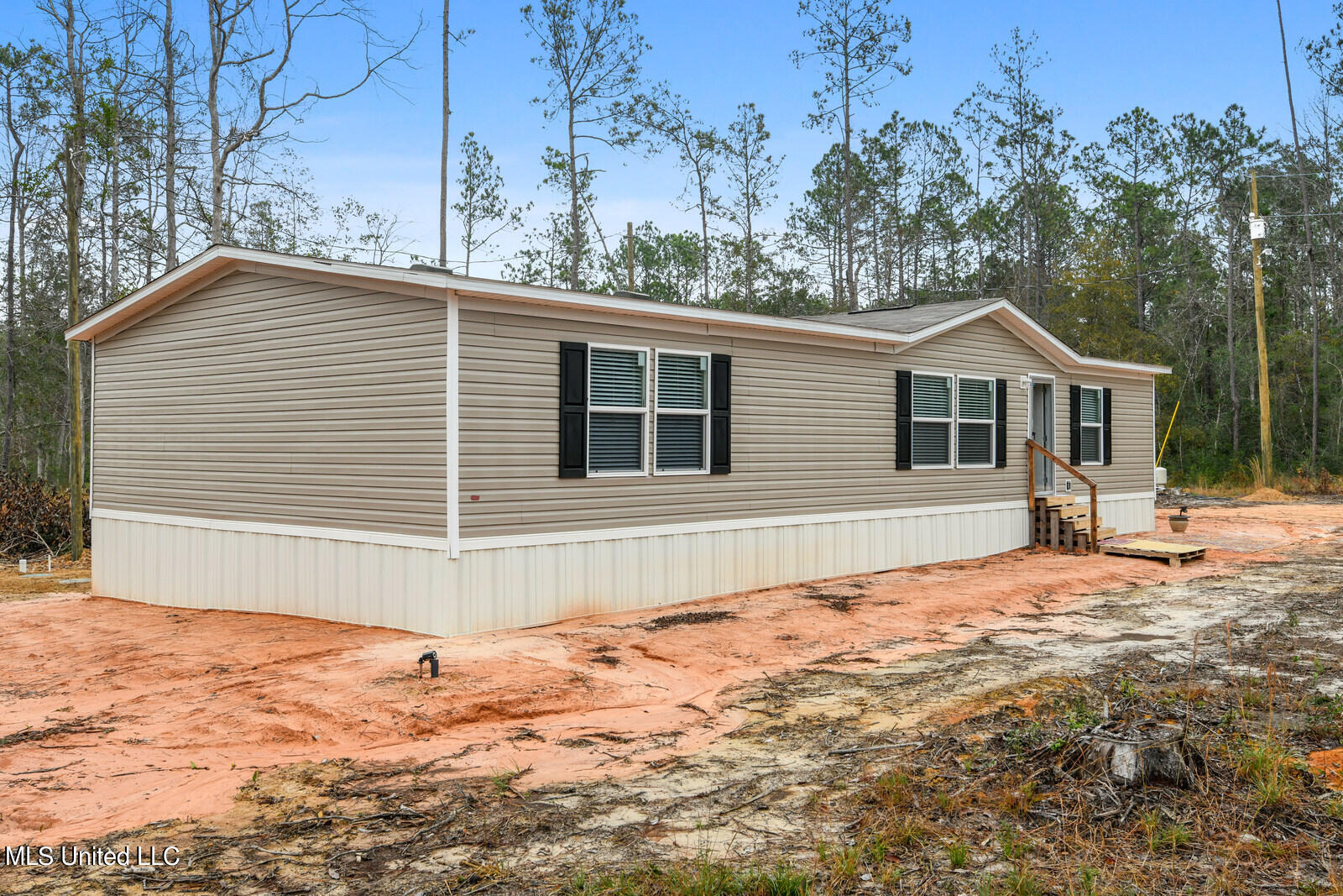 20485 White Road Vancleave, MS 39565 - Photo 5 of 18 005_1600x1067_mls_1600x1067