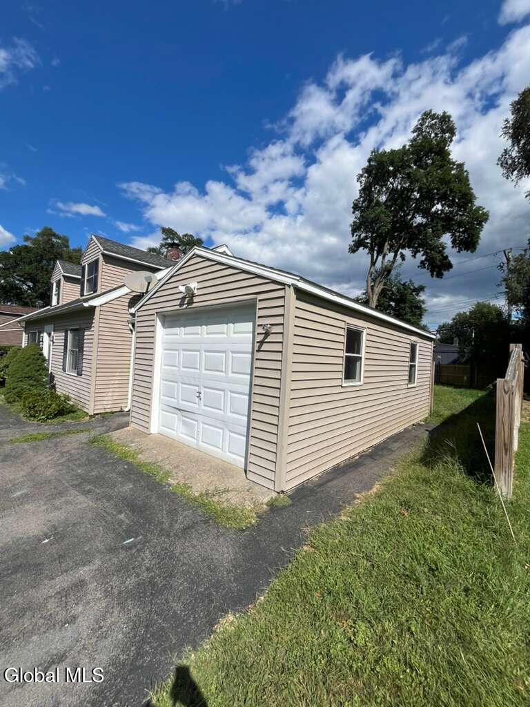 1037 Roberta Road Rotterdam, NY 12303 - Photo 28 of 31 PHOTO-2025-09-04-13-55-25 2