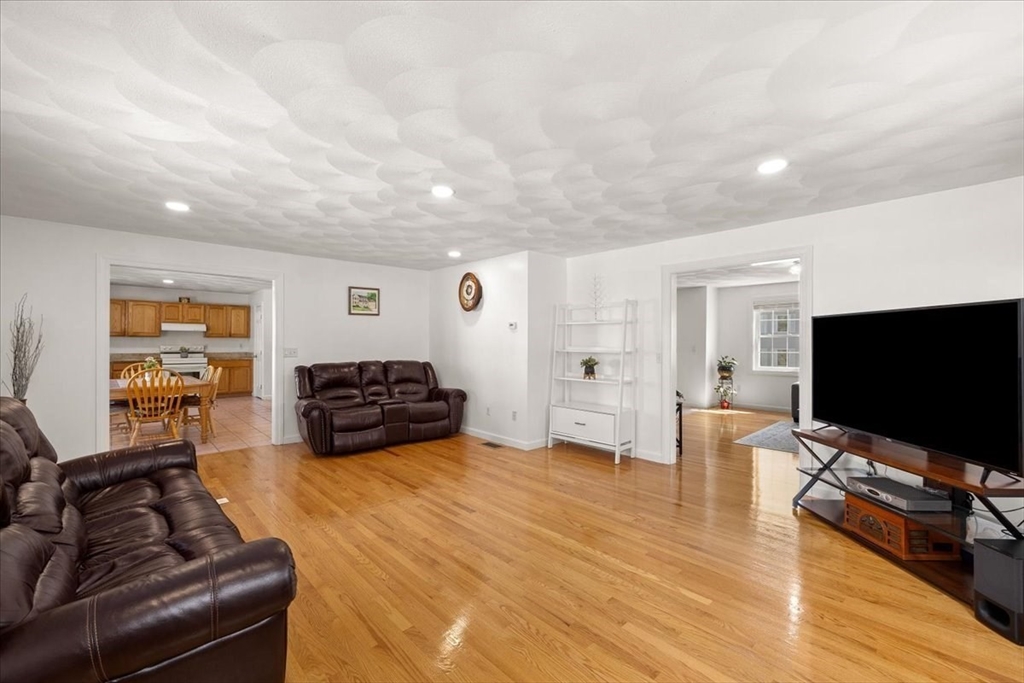 26 Garden Road Stoneham, MA 02180 - Photo 12 of 39 Gallery Image 12