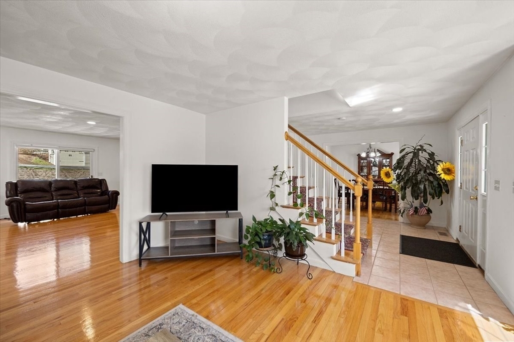 26 Garden Road Stoneham, MA 02180 - Photo 9 of 39 Gallery Image 9