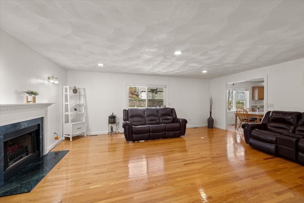 26 Garden Road Stoneham, MA 02180 - Photo 10 of 39 Gallery Image 10