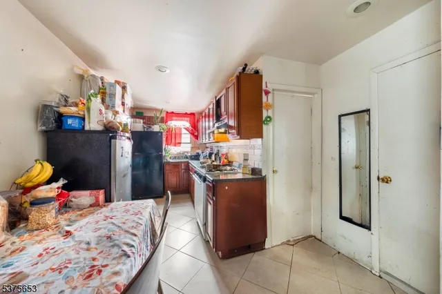 a bed room with a bed