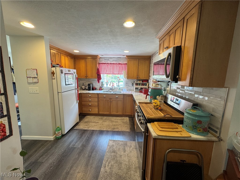 867 Vermilion Road Vermilion, OH 44089 - Photo 8 of 27 kitchen