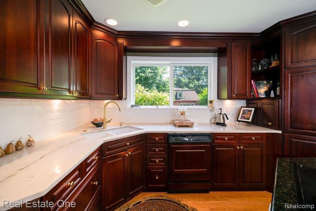 875 Leinster Road Rochester Hills, MI 48309 - Photo 15 of 29