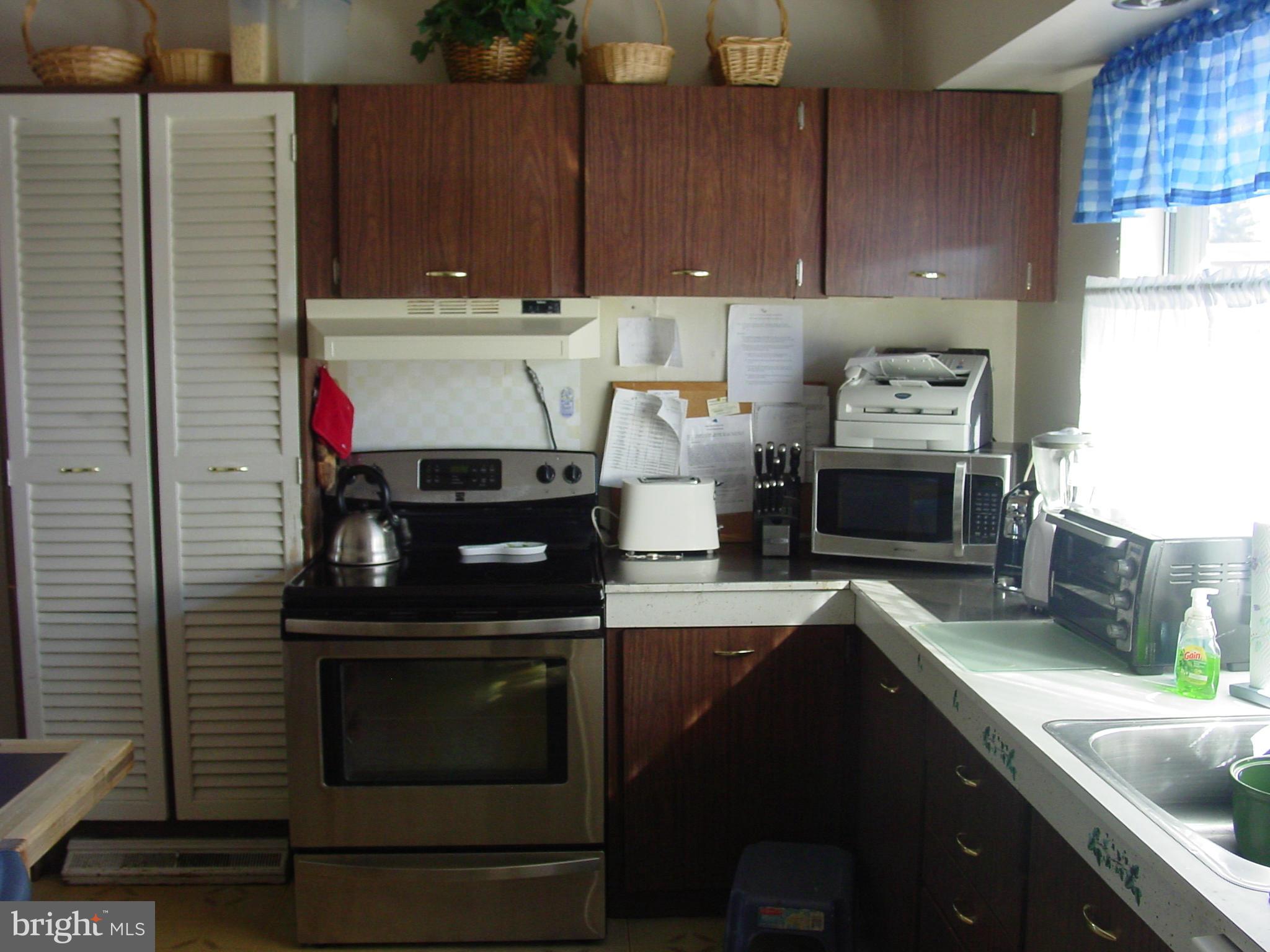 902 Smoke Tree Road Baltimore, MD 21208 - Photo 11 of 20 Kitchen