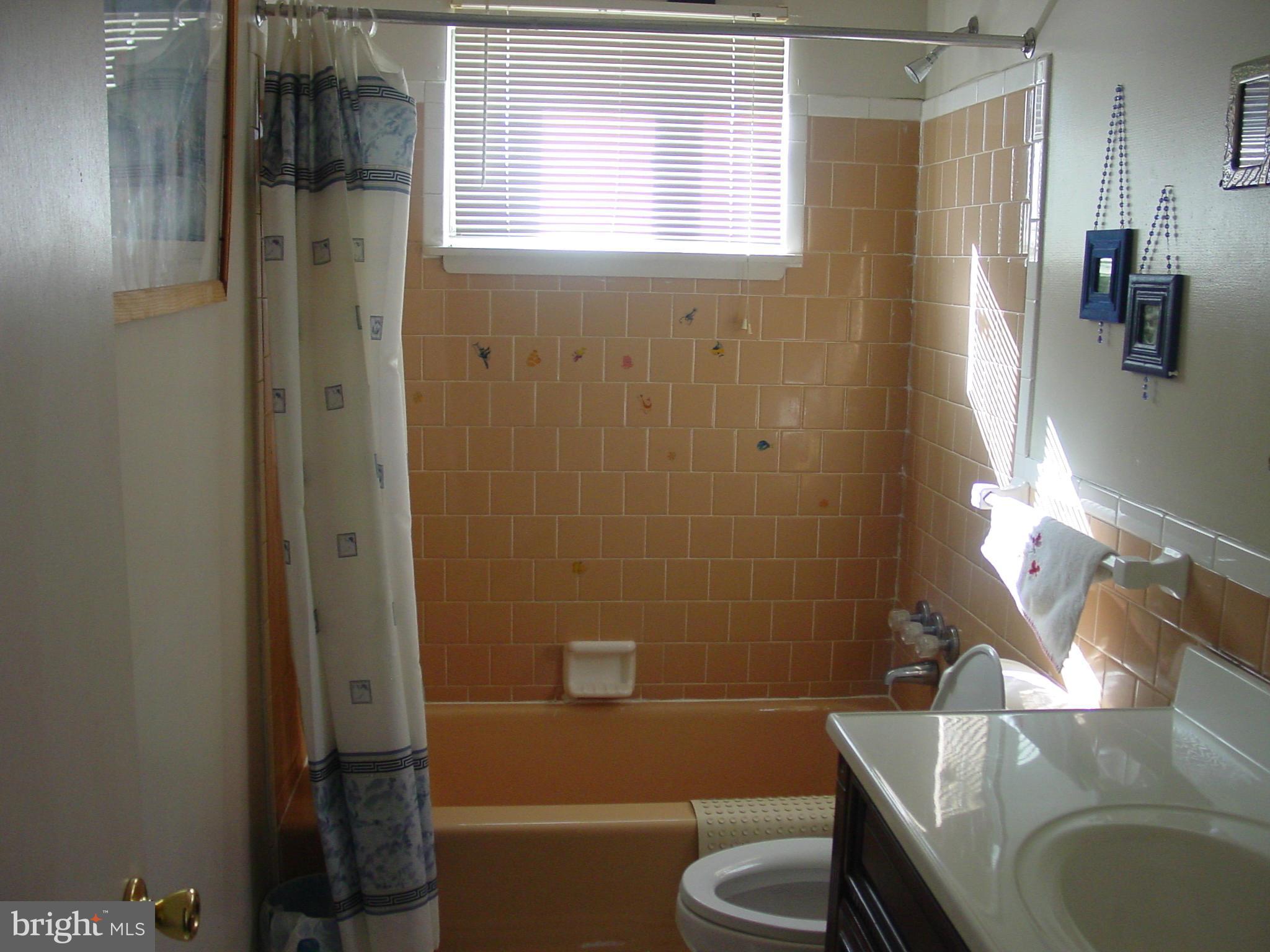 902 Smoke Tree Road Baltimore, MD 21208 - Photo 14 of 20 Bath