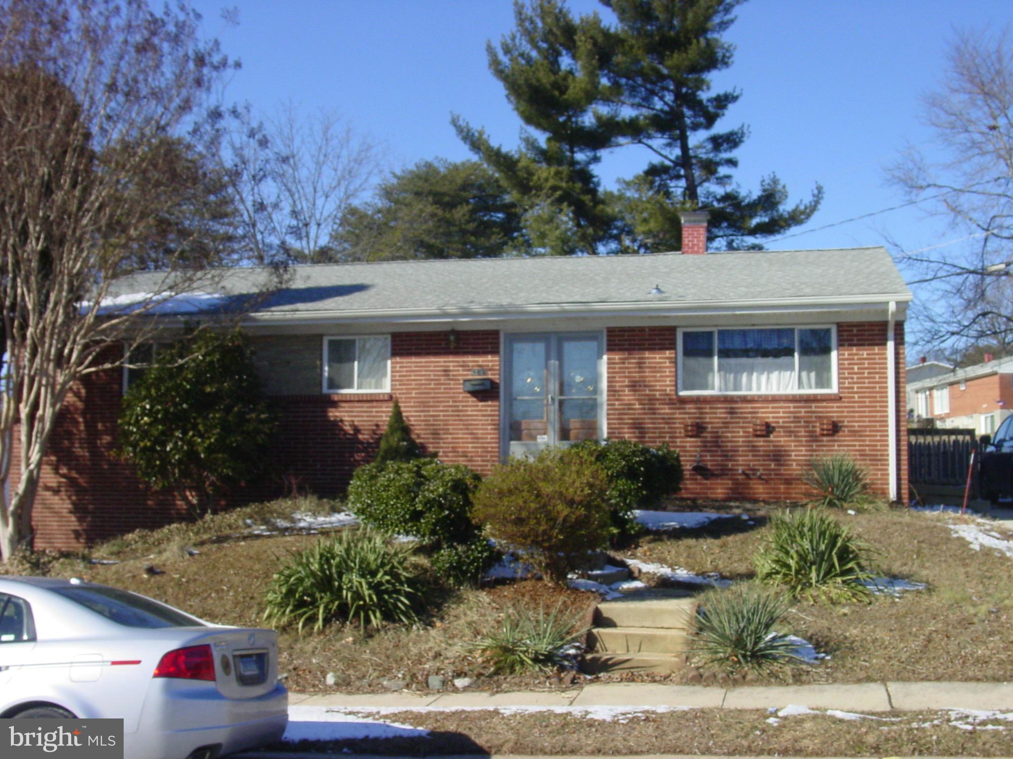 902 Smoke Tree Road Baltimore, MD 21208 - Photo 3 of 20 Exterior (Front)