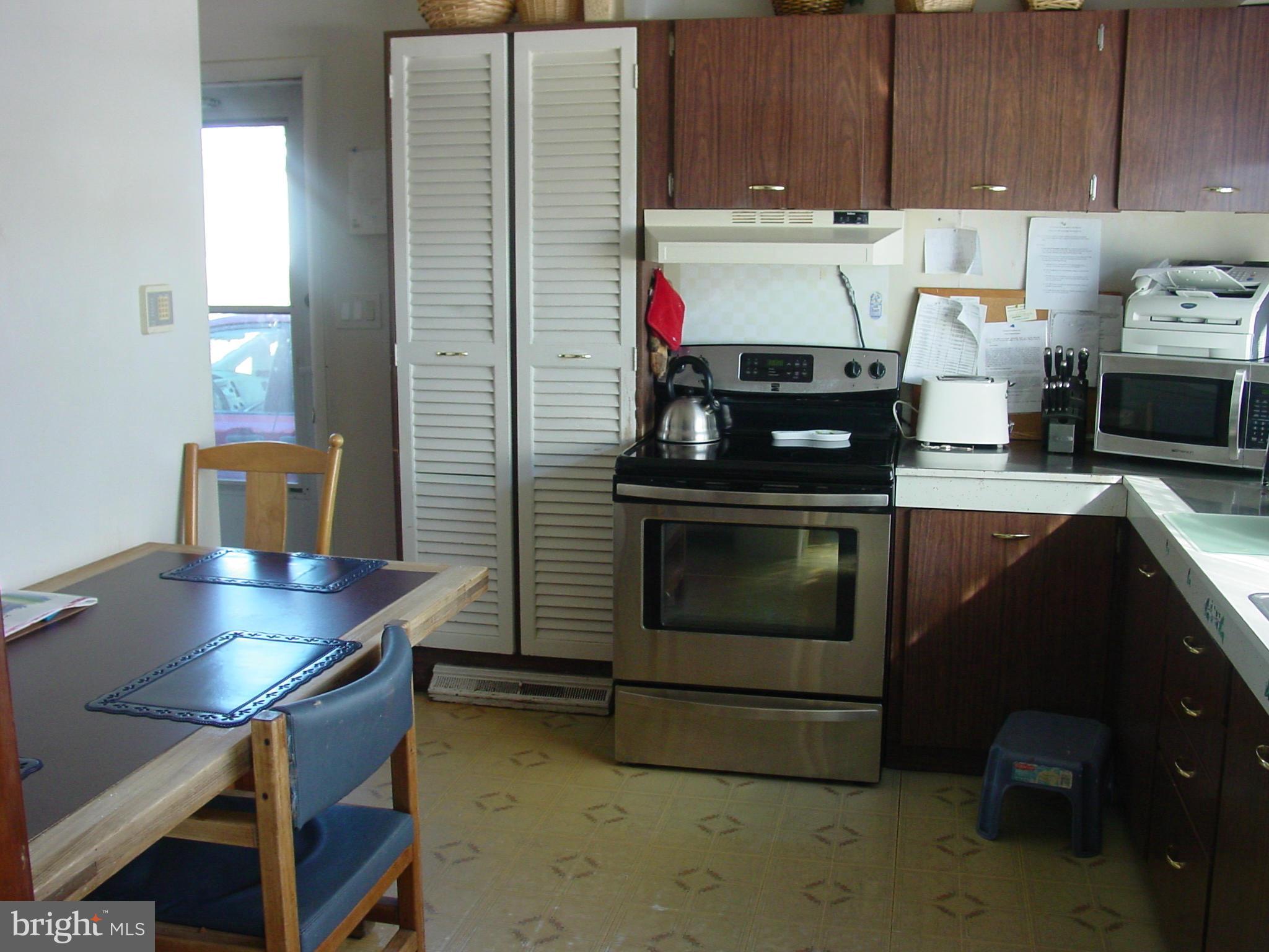 902 Smoke Tree Road Baltimore, MD 21208 - Photo 10 of 20 Kitchen