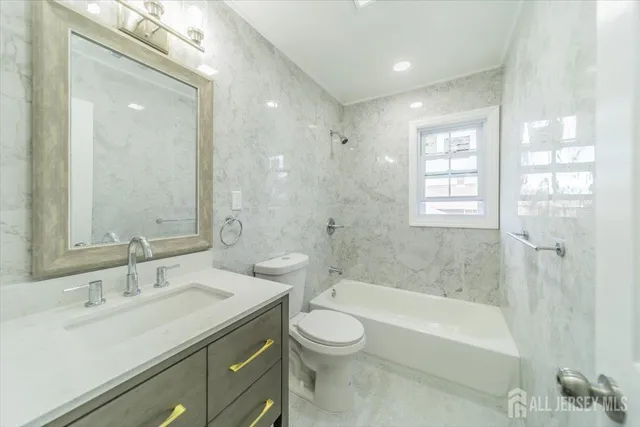 $889,900 | 54 Bergen Street, Carteret, NJ 07008