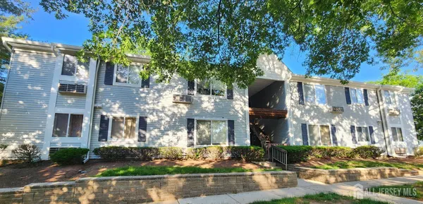 $350,000 | 18 Steeplechase Court, Somerset, NJ 08873