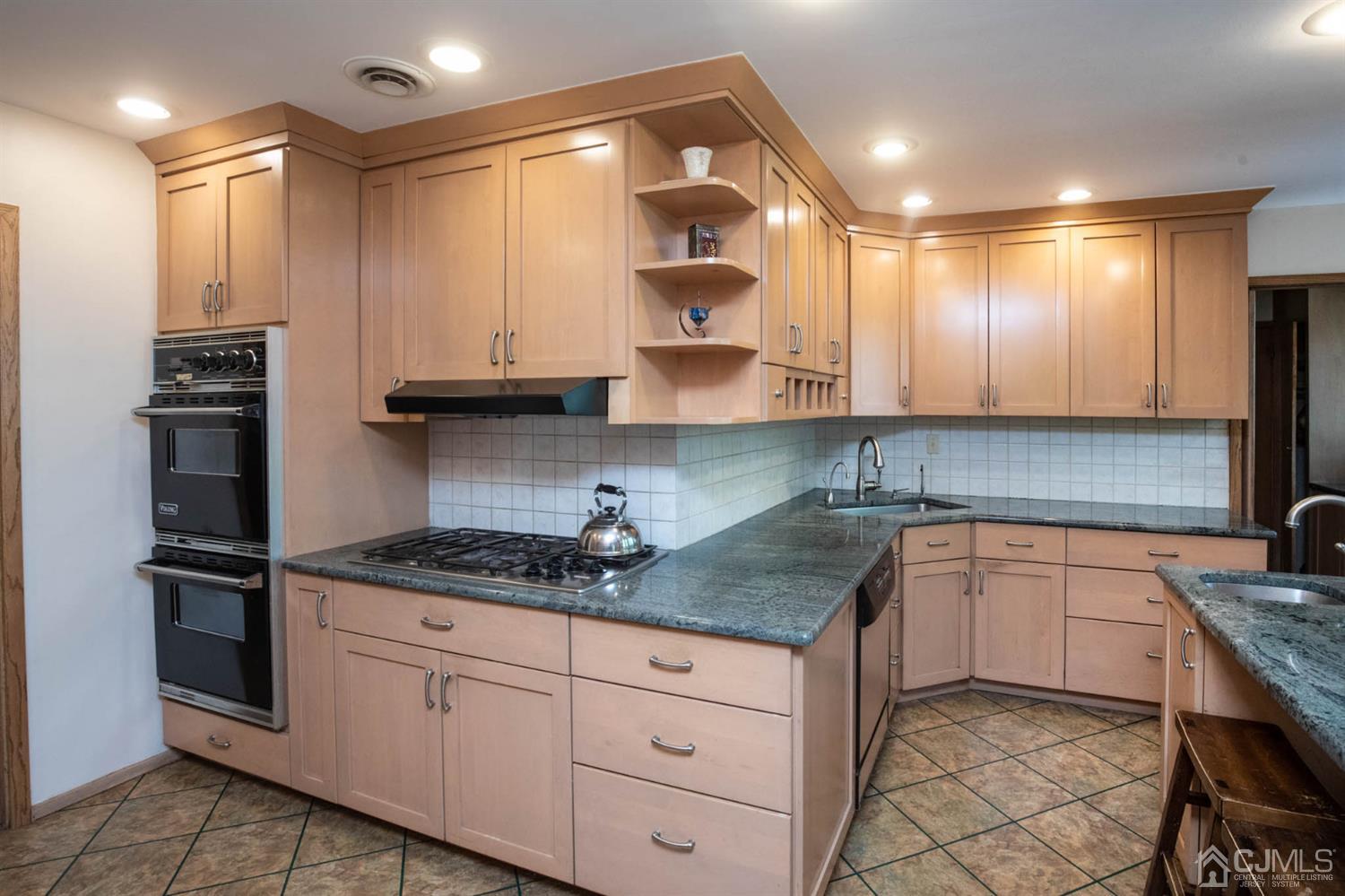 8 Hamlin Road Edison, NJ 08817 - Photo 16 of 43