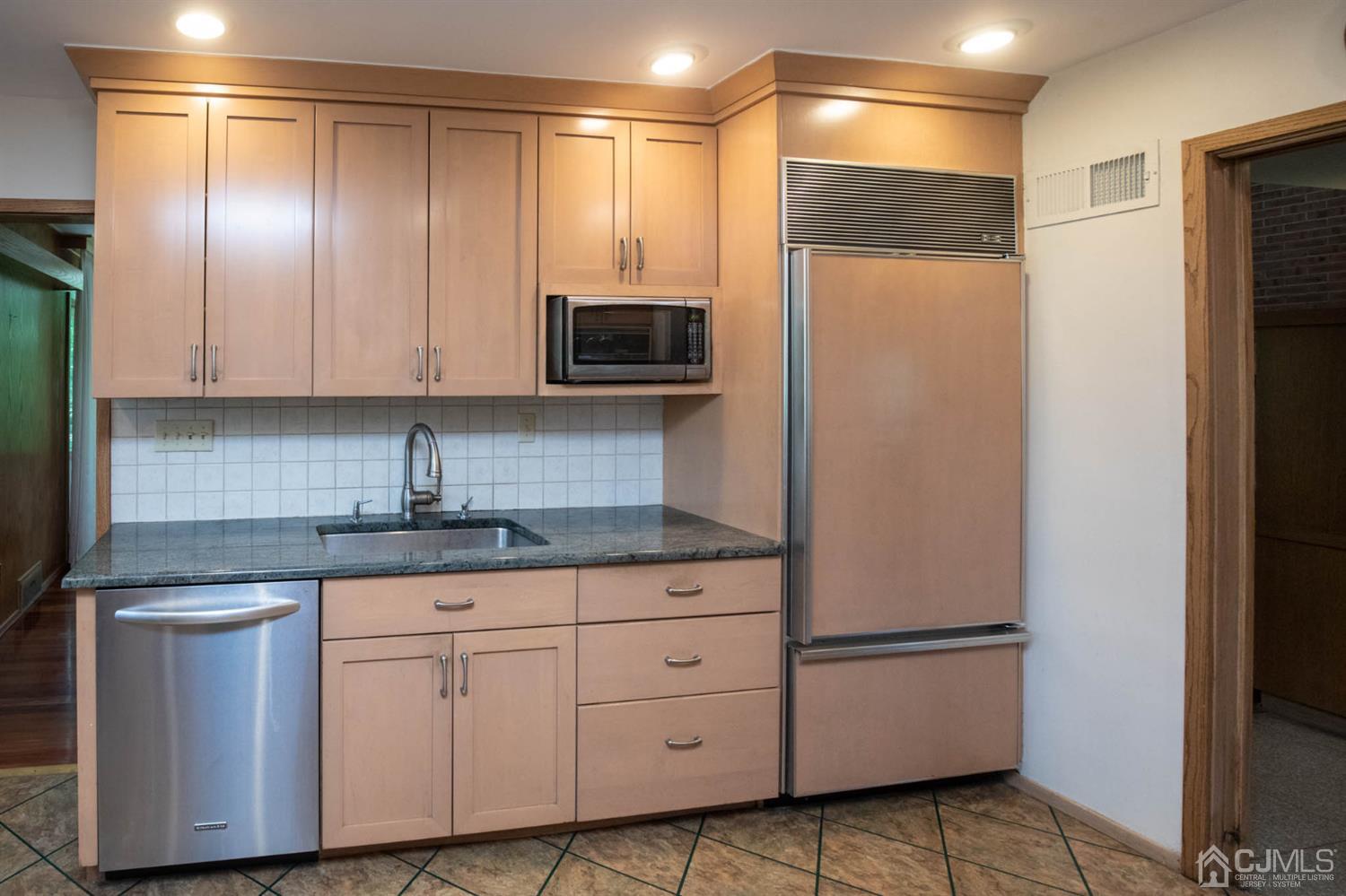 8 Hamlin Road Edison, NJ 08817 - Photo 18 of 43