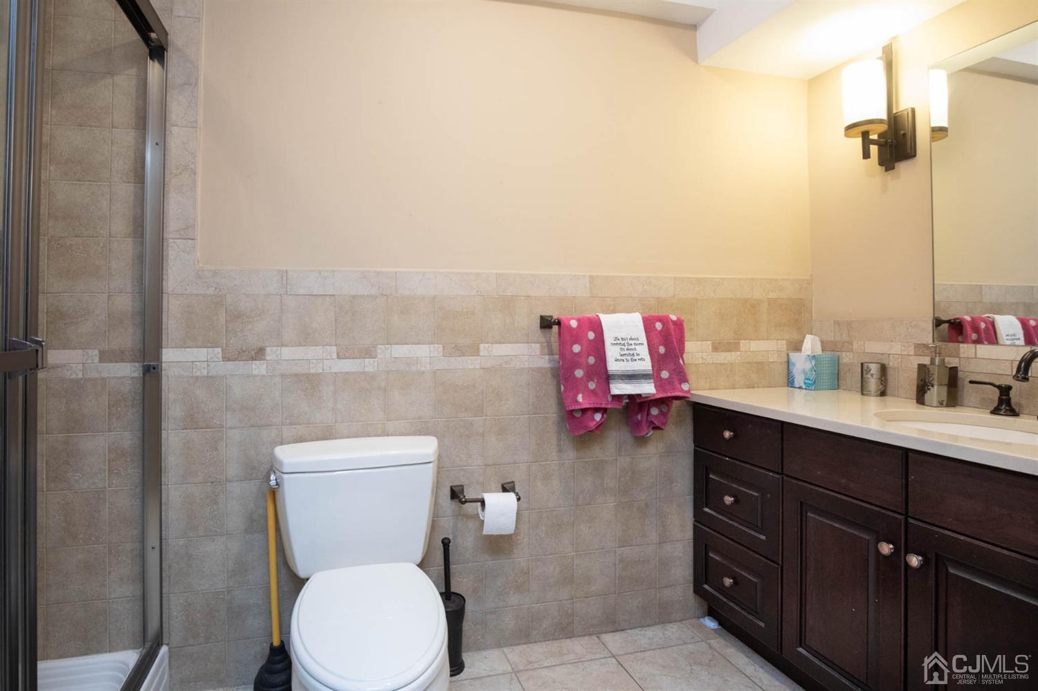 8 Hamlin Road Edison, NJ 08817 - Photo 40 of 43