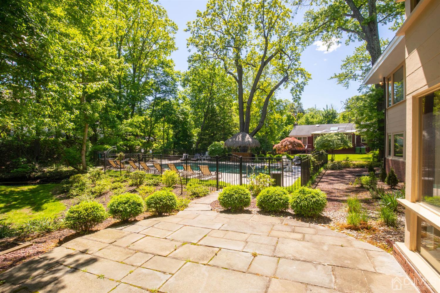 8 Hamlin Road Edison, NJ 08817 - Photo 9 of 43