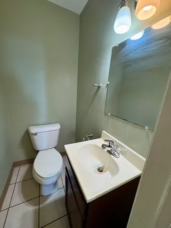 $900 | 1809 1/2 2nd Avenue, Unit 2, Moline, IL 61265