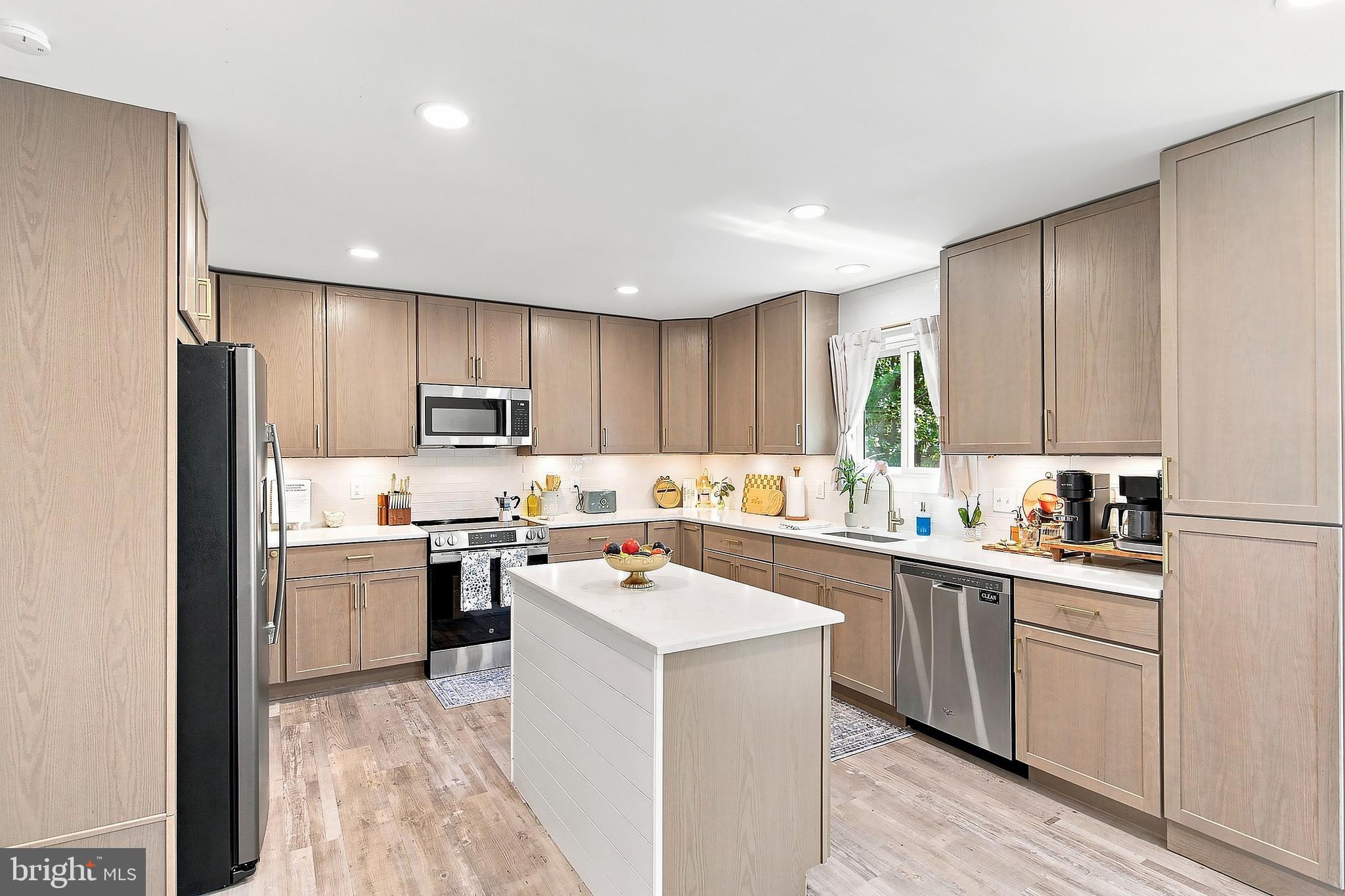 160 Stowaway Road Manahawkin, NJ 08050 - Photo 11 of 33 Gallery Image 11