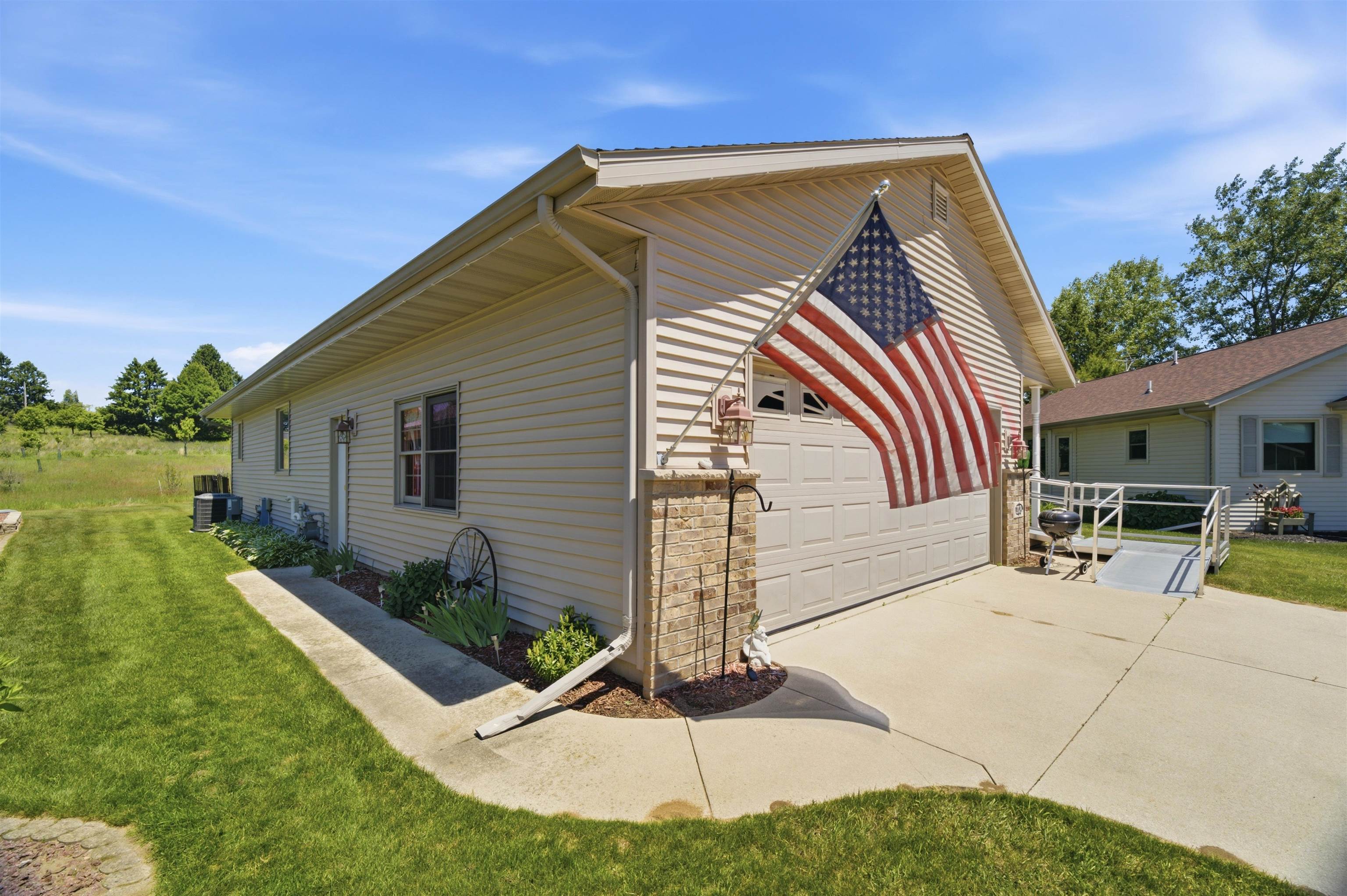 1108 Mahogany Court Two Rivers, WI 54241 - Photo 3 of 6