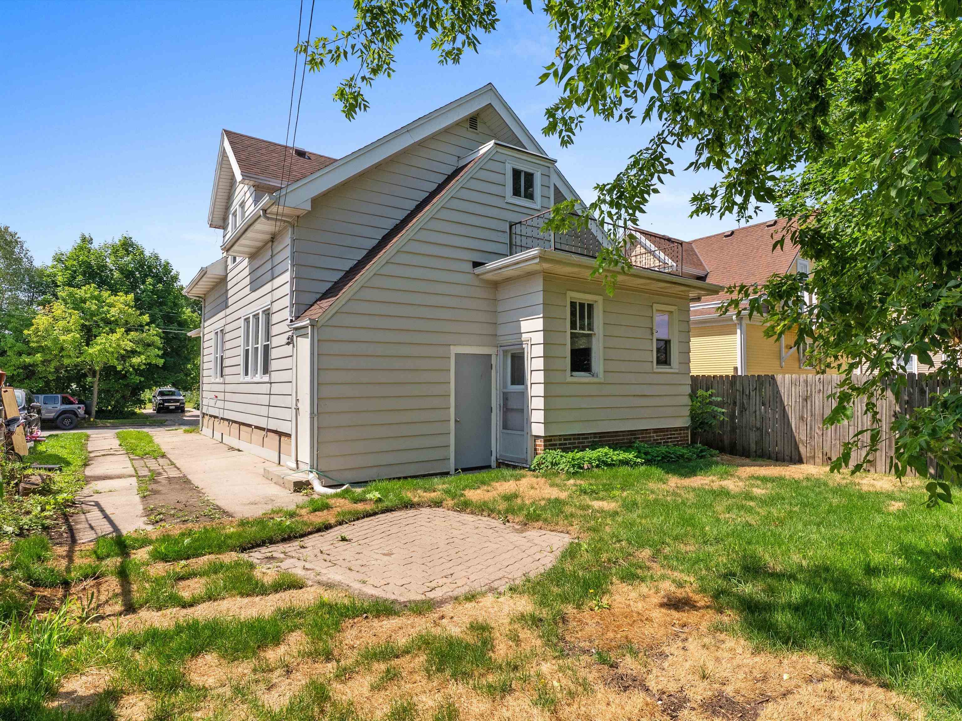 1112 Bluff Avenue Sheboygan, WI 53081 - Photo 7 of 28