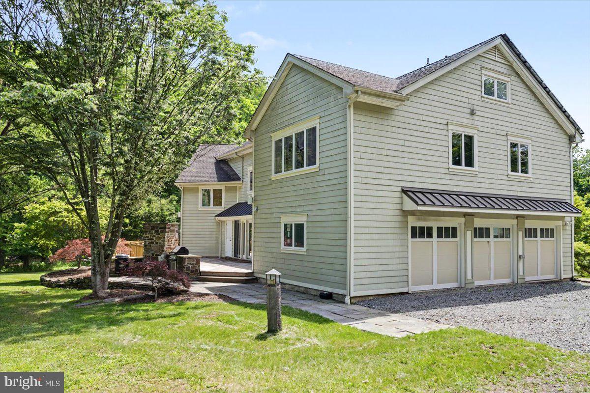 12 Upper Creek Road Stockton, NJ 08559 - Photo 6 of 37 Garage and side of home