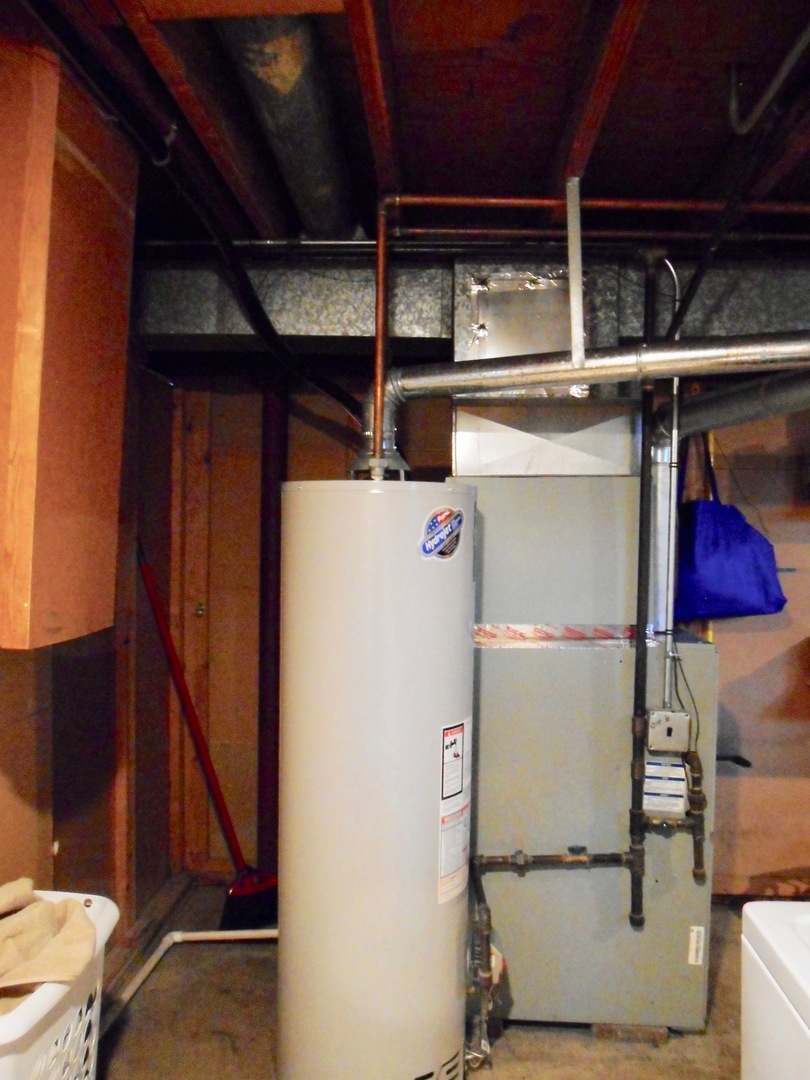 677 Walnut Road Wauconda, IL 60084 - Photo 9 of 10 a utility room with dryer and washer