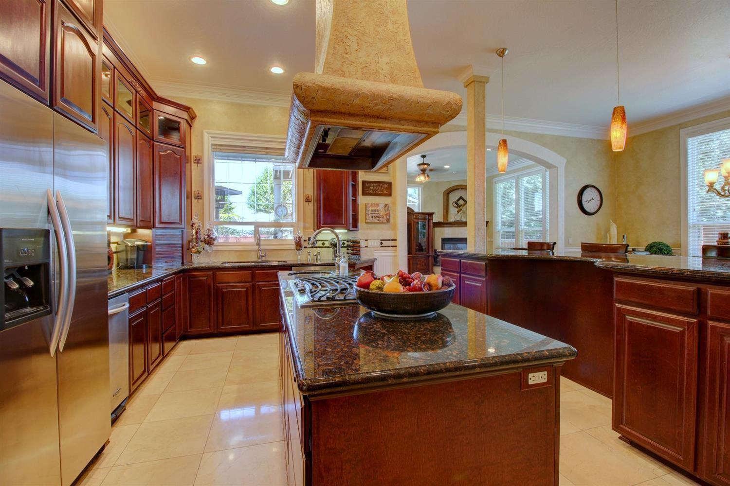 569 Grey Hawk Way Central Point, OR 97502 - Photo 8 of 35 The kitchen has 2 islands. One is set u