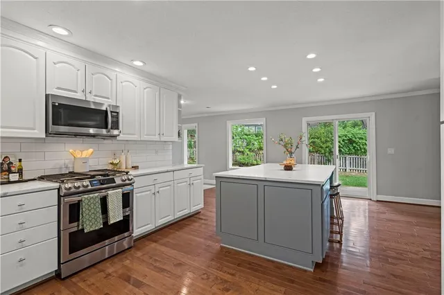 $945,000 | 2004 West 97th Street, Leawood, KS 66206