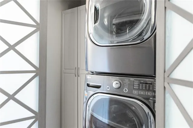 $945,000 | 2004 West 97th Street, Leawood, KS 66206