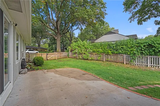 $945,000 | 2004 West 97th Street, Leawood, KS 66206