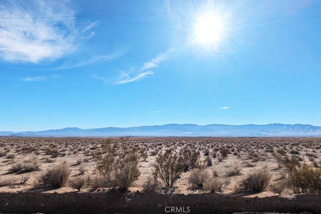 7 Northside Road Lucerne Valley, CA 92356 - Photo 4 of 9 a view of a city