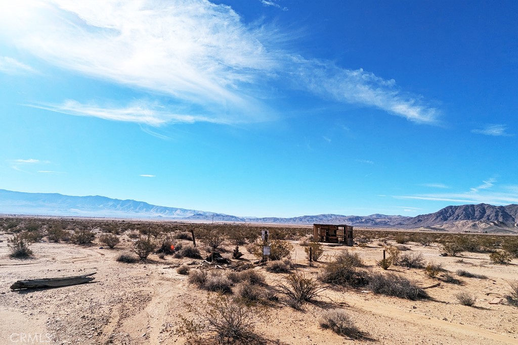 7 Northside Road Lucerne Valley, CA 92356 - Photo 8 of 9 a view of city and ocean