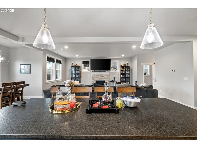 $699,999 | 3566 Nestucca Loop, Eugene, OR 97408