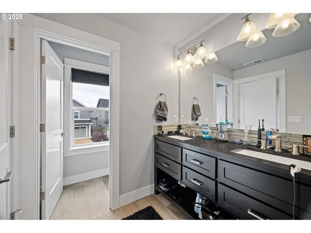 $699,999 | 3566 Nestucca Loop, Eugene, OR 97408