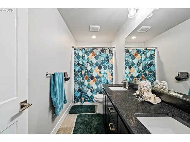 $699,999 | 3566 Nestucca Loop, Eugene, OR 97408