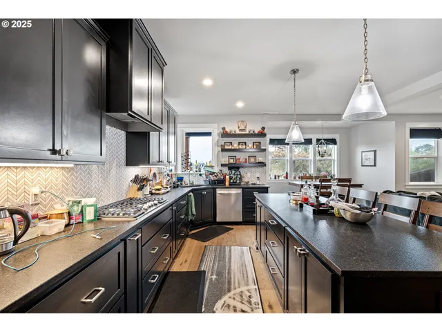 $699,999 | 3566 Nestucca Loop, Eugene, OR 97408