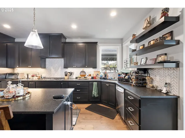 $699,999 | 3566 Nestucca Loop, Eugene, OR 97408