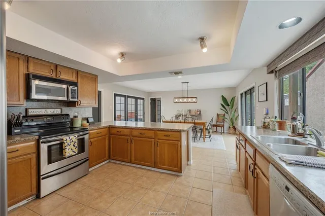 $429,000 | 417 Chimney Hill Drive, College Station, TX 77840