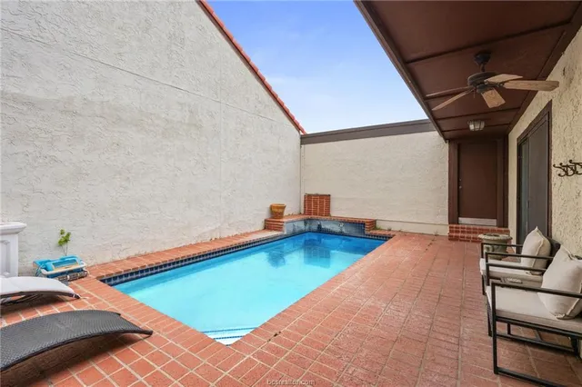 $429,000 | 417 Chimney Hill Drive, College Station, TX 77840