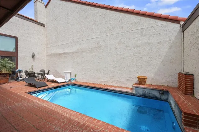 $429,000 | 417 Chimney Hill Drive, College Station, TX 77840