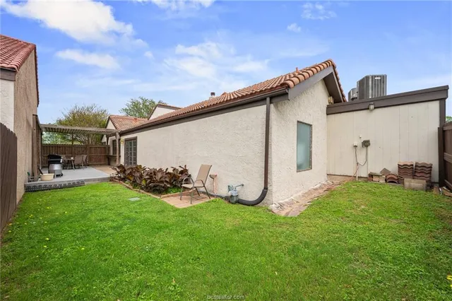 $429,000 | 417 Chimney Hill Drive, College Station, TX 77840